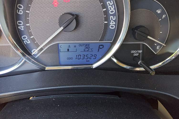 Used Toyota Corolla 2014 1.6L CVT GL Odometer Close Up