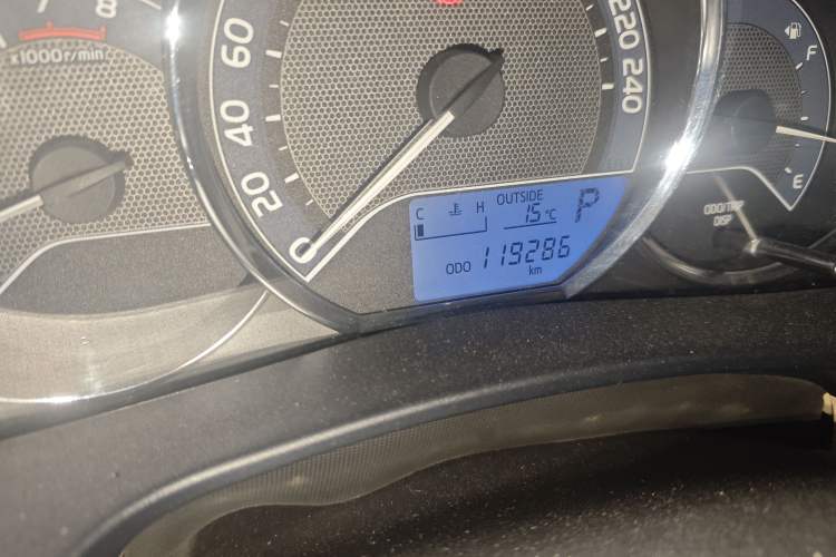 Used Toyota Corolla 2014 1.6L CVT GL Odometer Close Up