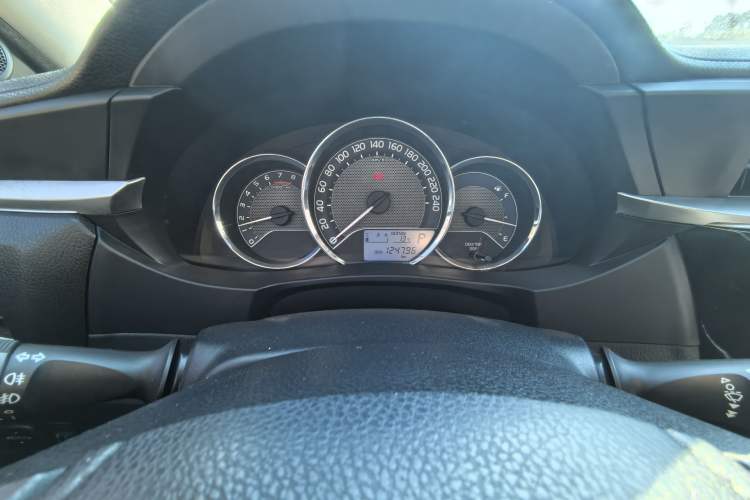 Used Toyota Corolla 2014 1.6L CVT GL Odometer Close Up