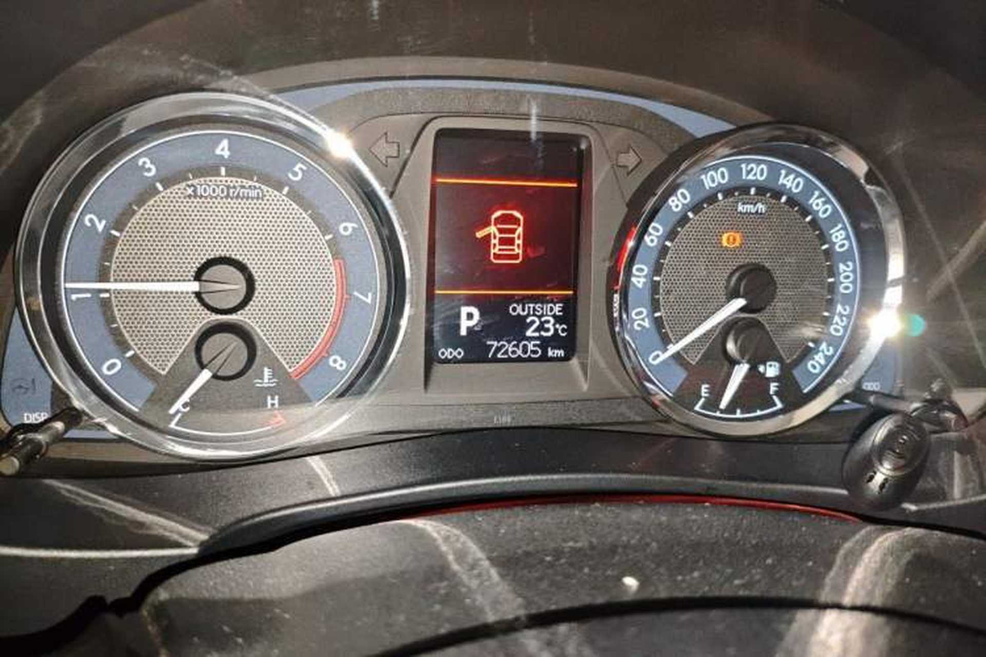 Used Toyota Corolla 2014 1.6L CVT GL-i Leather Edition Odometer Close Up
