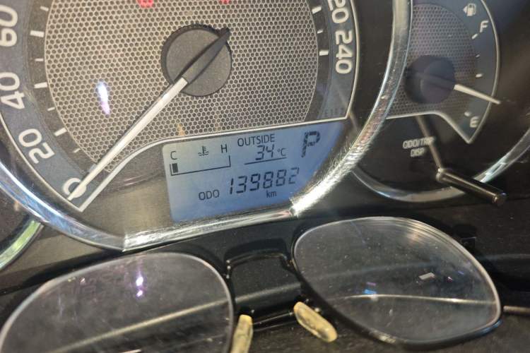 Used Toyota Corolla 2014 1.6L CVT GL Odometer Close Up