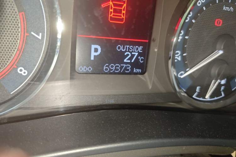 Used Toyota Corolla 2014 1.6L CVT GL-i Leather Edition Odometer Close Up