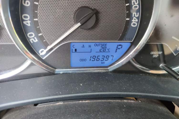 Used Toyota Corolla 2014 1.6L CVT GL Odometer Close Up