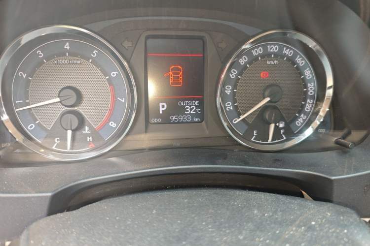 Used Toyota Corolla 2014 1.6L CVT GL-i Odometer Close Up