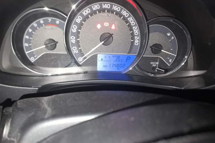 Used Toyota Corolla 2014 1.6L CVT GL Odometer Close Up