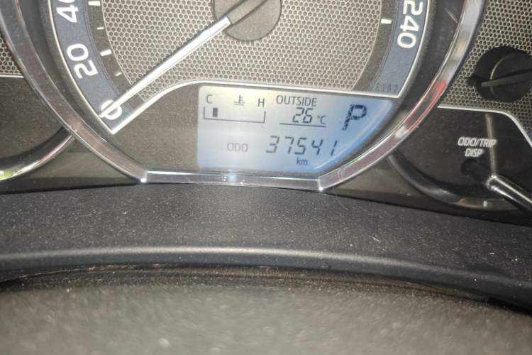 Used Toyota Corolla 2014 1.6L CVT GL Odometer Close Up