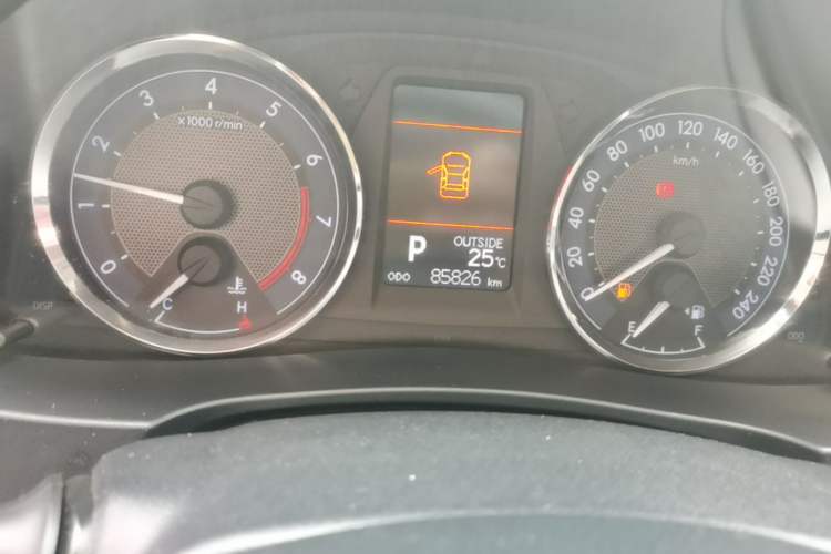 Used Toyota Corolla 2014 1.6L CVT GL-i Leather Edition Odometer Close Up