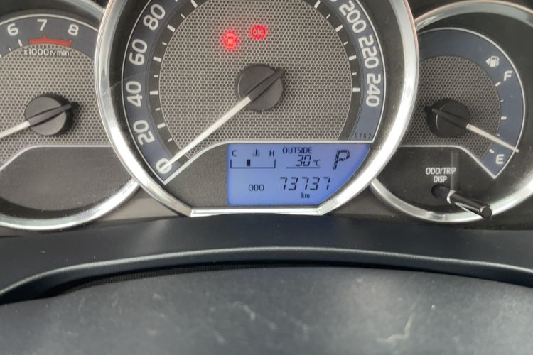 Used Toyota Corolla 2014 1.6L CVT GL Odometer Close Up