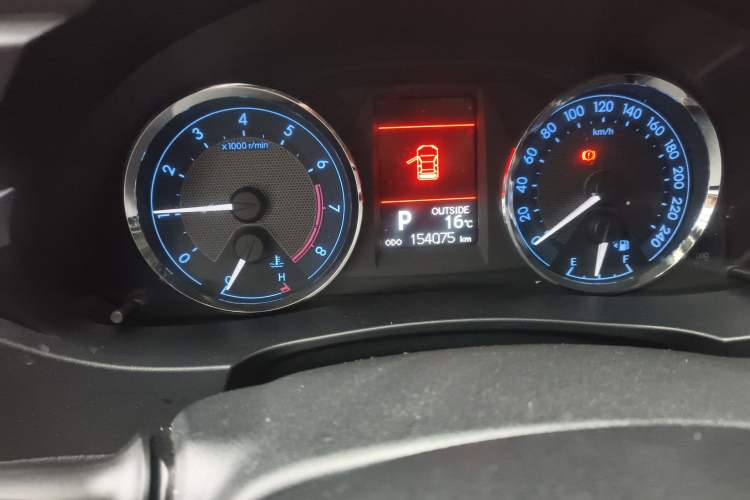 Used Toyota Corolla 2014 1.6L CVT GL-i Odometer Close Up