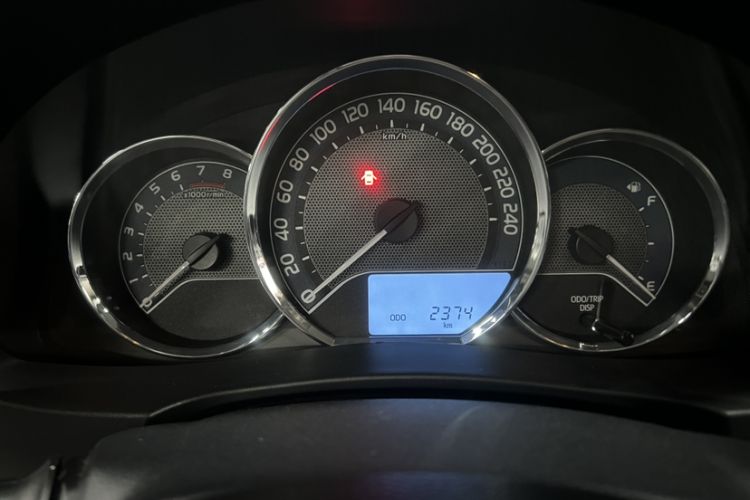 Used Toyota Corolla 2014 1.6L CVT GL Odometer Close Up