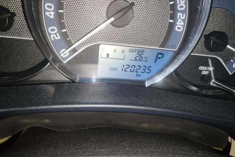 Used Toyota Corolla 2014 1.6L CVT GL Odometer Close Up