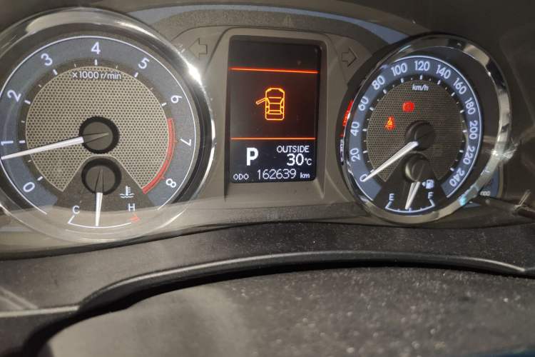 Used Toyota Corolla 2014 1.6L CVT GL-i Odometer Close Up