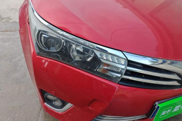 Used Toyota Corolla 2014 1.6L CVT GL-i Right Front Headlight