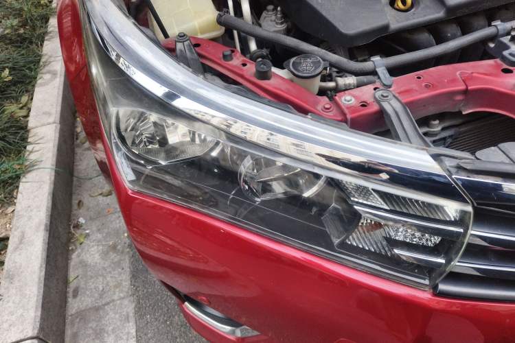 Used Toyota Corolla 2014 1.6L CVT GL-i Right Front Headlight
