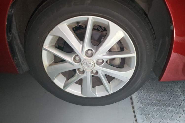Used Toyota Corolla 2014 1.6L CVT GL-i Leather Edition Right Front Wheel Hub