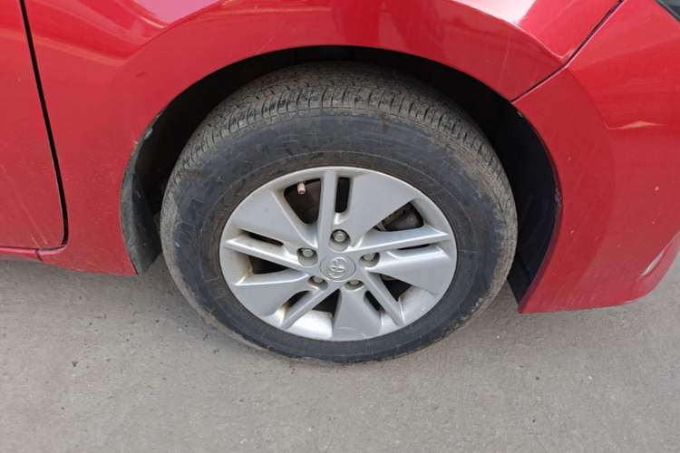 Used Toyota Corolla 2014 1.6L CVT GL Right Front Wheel Hub