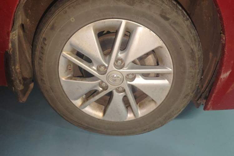 Used Toyota Corolla 2014 1.6L CVT GL Right Front Wheel Hub