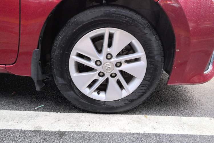 Used Toyota Corolla 2014 1.6L CVT GL Right Front Wheel Hub