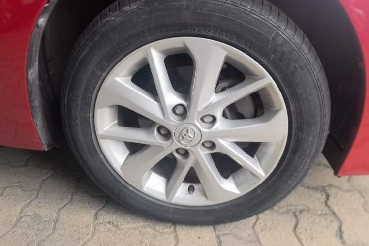 Used Toyota Corolla 2014 1.6L CVT GL-i Leather Edition Right Front Wheel Hub
