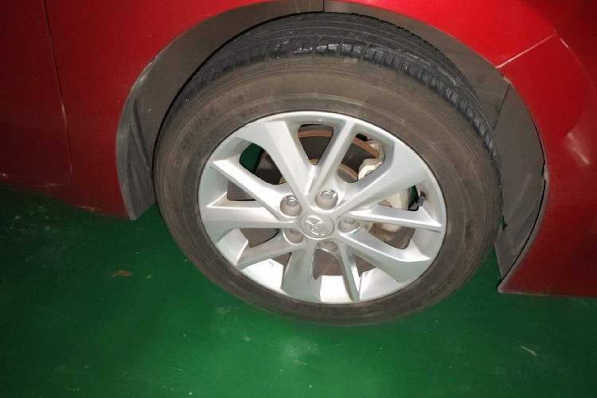 Used Toyota Corolla 2014 1.6L CVT GL-i Leather Edition Right Front Wheel Hub