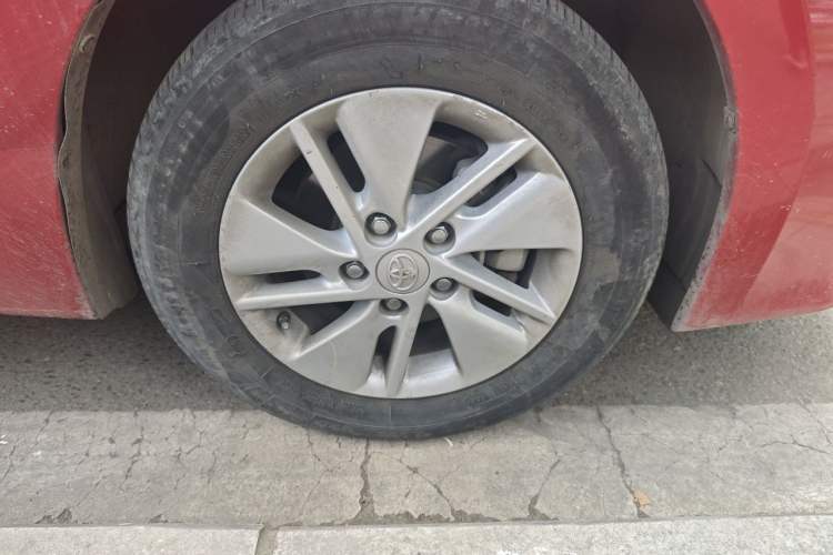 Used Toyota Corolla 2014 1.6L CVT GL-i Right Front Wheel Hub