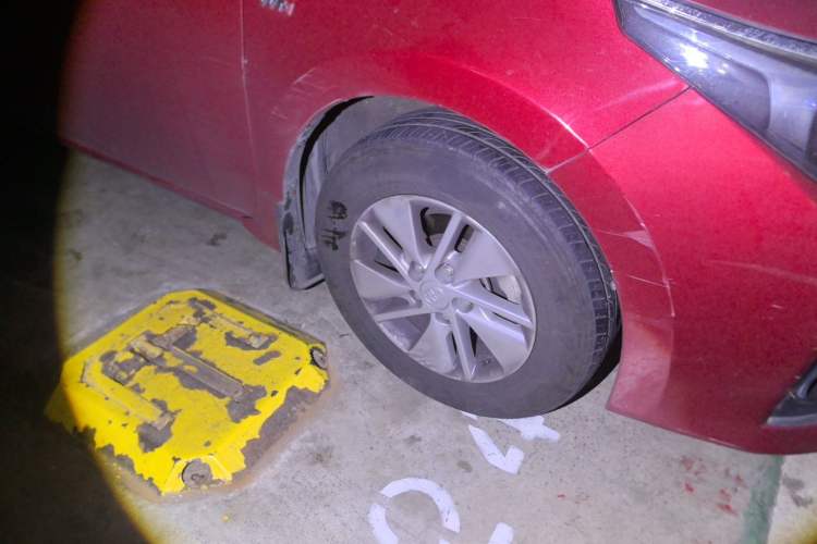 Used Toyota Corolla 2014 1.6L CVT GL Right Front Wheel Hub
