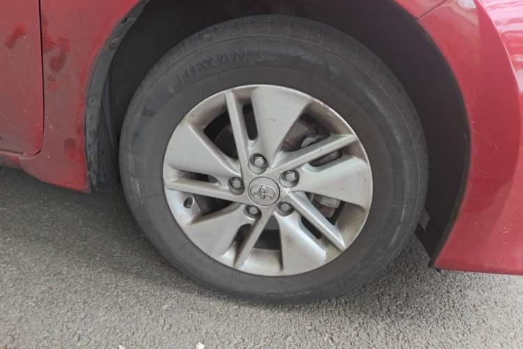 Used Toyota Corolla 2014 1.6L CVT GL Right Front Wheel Hub