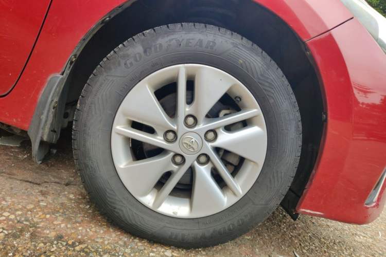 Used Toyota Corolla 2014 1.6L CVT GL Right Front Wheel Hub