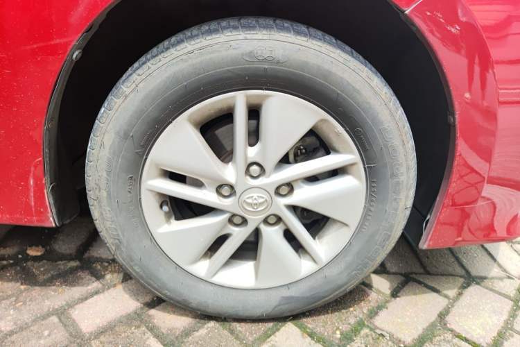 Used Toyota Corolla 2014 1.6L CVT GL Right Front Wheel Hub
