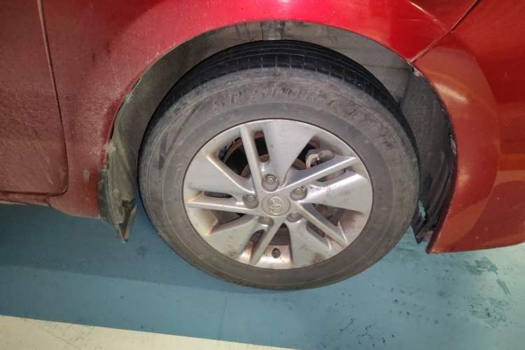 Used Toyota Corolla 2014 1.6L CVT GL Right Front Wheel Hub