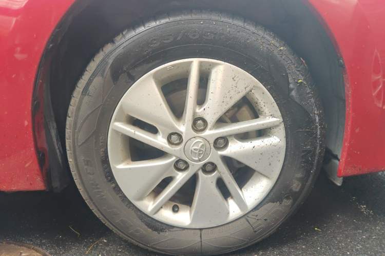 Used Toyota Corolla 2014 1.6L CVT GL Right Front Wheel Hub