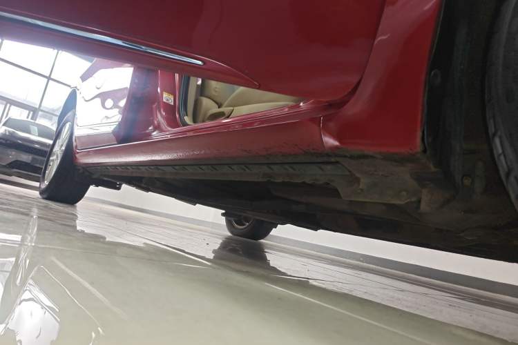 Used Toyota Corolla 2014 1.6L CVT GL-i Right Side Sill