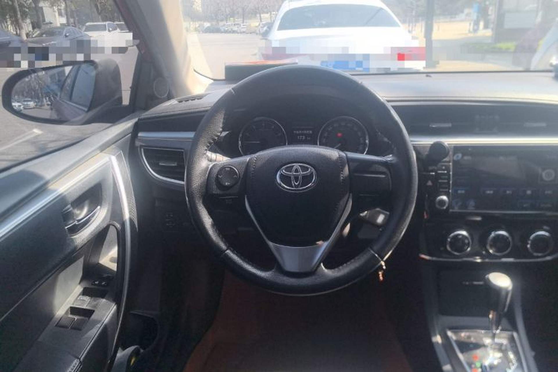 Used Toyota Corolla 2014 1.6L CVT GL-i Leather Edition Steering Wheel