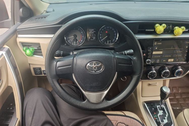 Used Toyota Corolla 2014 1.6L CVT GL-i Steering Wheel