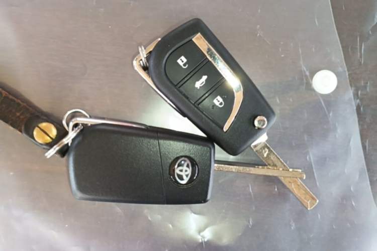 Used Toyota Corolla 2014 1.6L CVT GL-i Vehicle Key