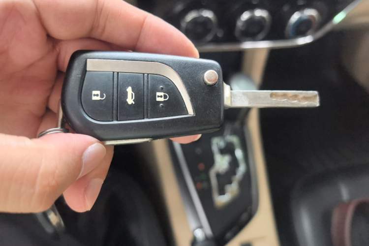 Used Toyota Corolla 2014 1.6L CVT GL Vehicle Key