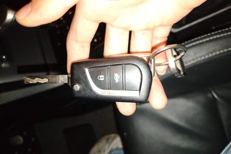 Used Toyota Corolla 2014 1.6L CVT GL-i Leather Edition Vehicle Key