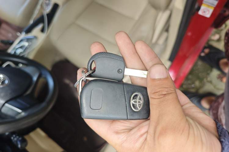 Used Toyota Corolla 2014 1.6L CVT GL Vehicle Key