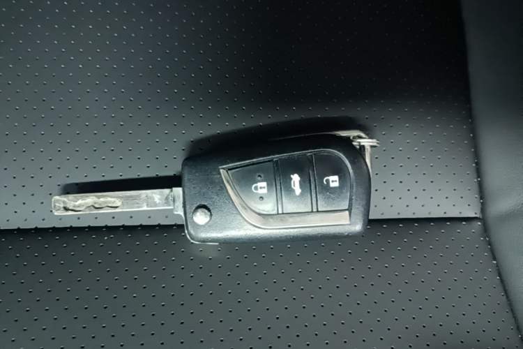 Used Toyota Corolla 2014 1.6L CVT GL Vehicle Key