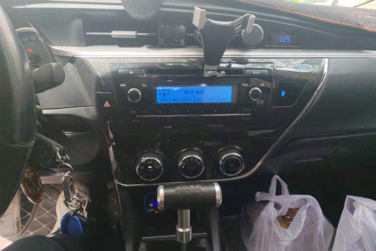 Used Toyota Corolla 2014 1.6L CVT GL-i Audio And AC Panel