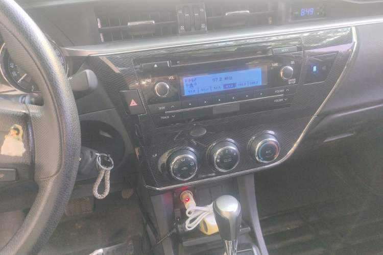 Used Toyota Corolla 2014 1.6L CVT GL-i Leather Edition Audio And AC Panel