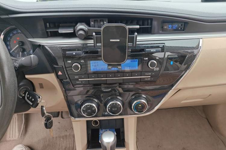 Used Toyota Corolla 2014 1.6L CVT GL-i Audio And AC Panel