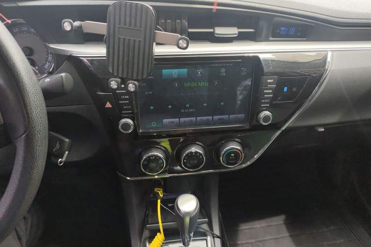 Used Toyota Corolla 2014 1.6L CVT GL-i Audio And AC Panel