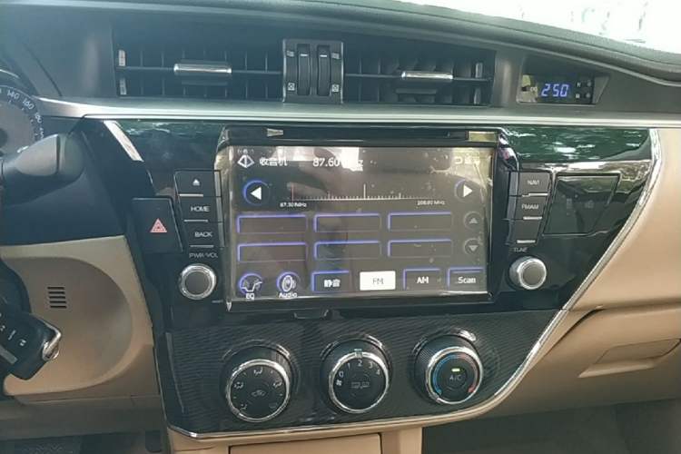 Used Toyota Corolla 2014 1.6L CVT GL-i Audio And AC Panel