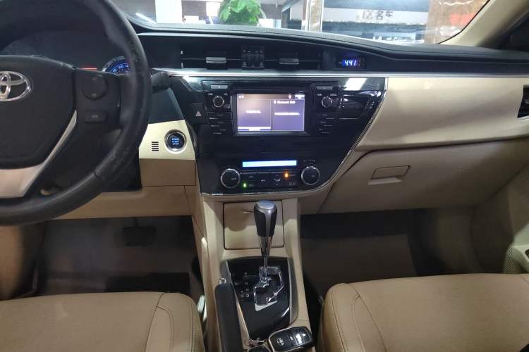 Used Toyota Corolla 2014 1.6L CVT GLX-i Audio And AC Panel