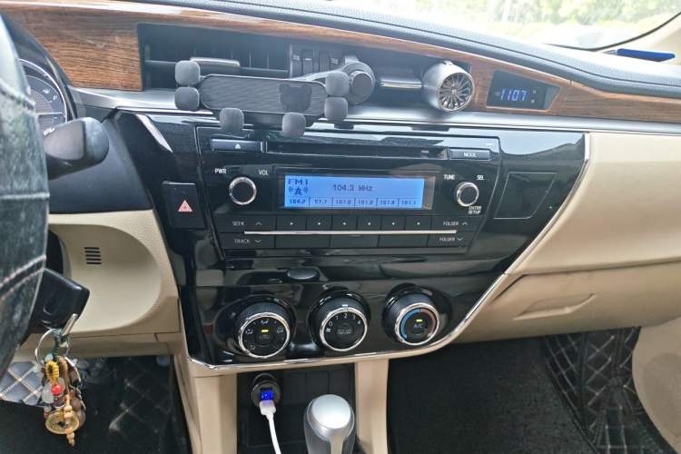 Used Toyota Corolla 2014 1.6L CVT GL Audio And AC Panel