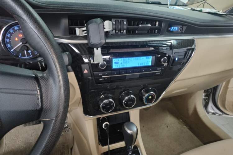 Used Toyota Corolla 2014 1.6L CVT GL-i Audio And AC Panel