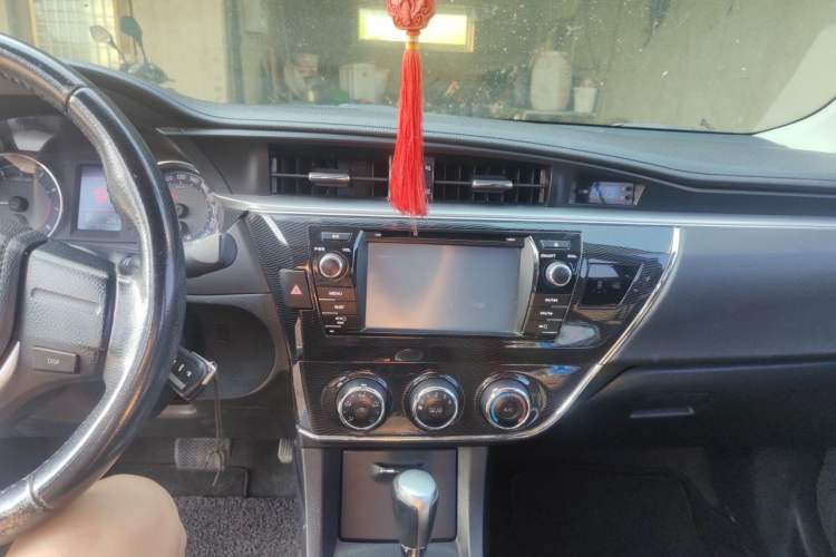 Used Toyota Corolla 2014 1.6L CVT GL-i Leather Edition Audio And AC Panel