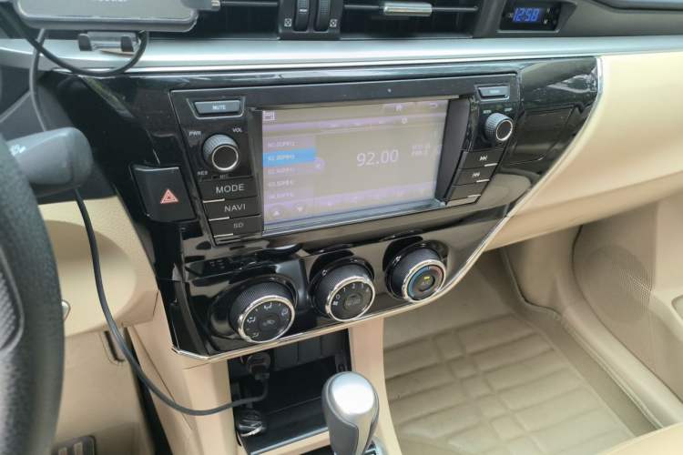 Used Toyota Corolla 2014 1.6L CVT GL Audio And AC Panel