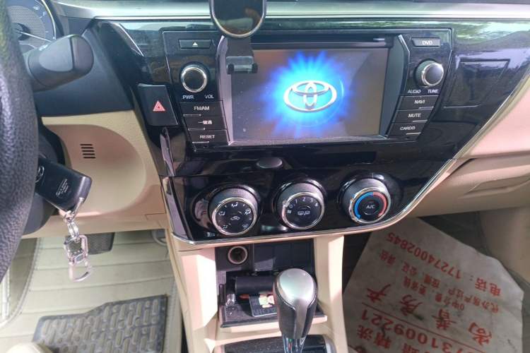 Used Toyota Corolla 2014 1.6L CVT GL Audio And AC Panel